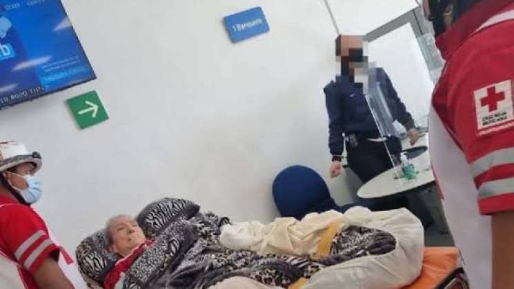 Denuncian a BBVA Oaxaca por trato inhumano a adulta mayor 