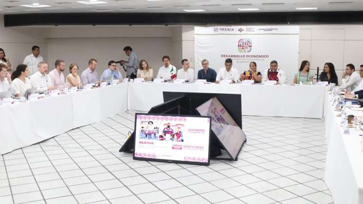 Presume Gobierno de Oaxaca programas sociales ante la UE