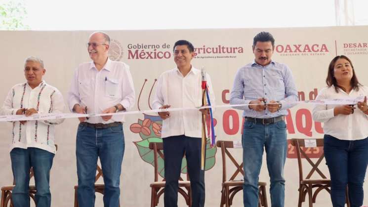 Promete Salomón Jara precio justo para el café de Oaxaca