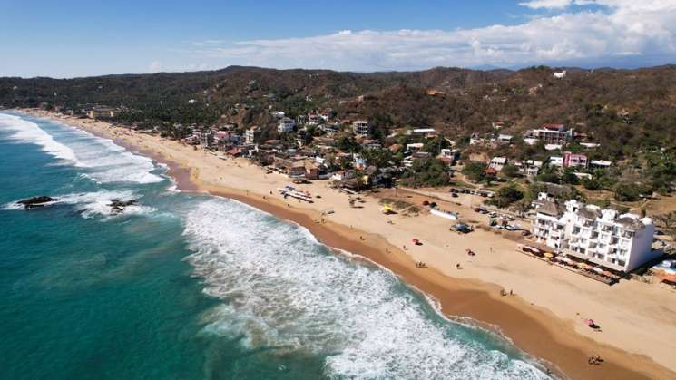 Inicia búsqueda de turista ahogado en la playa Zipolite