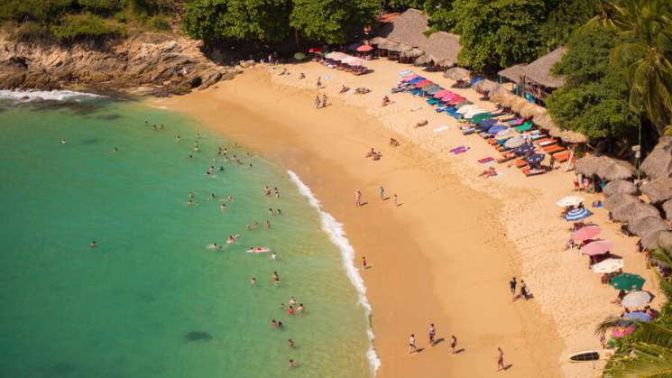 American Airlines abre  más vuelos hacia Huatulco