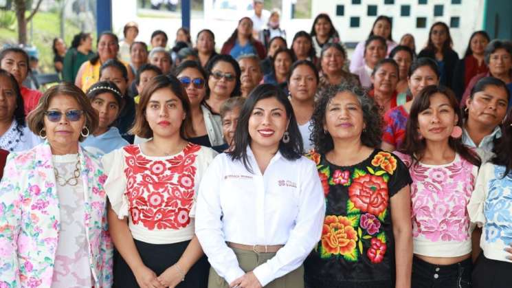 Oaxaca fortalece redes de apoyo para mujeres en la región Mixteca