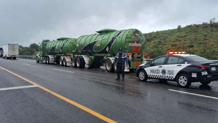 Continúa cierre en la autopista hacia el Istmo de Tehuantepec