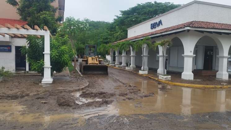 Restablecen servicios en CIP Huatulco tras el paso  huracán Erick