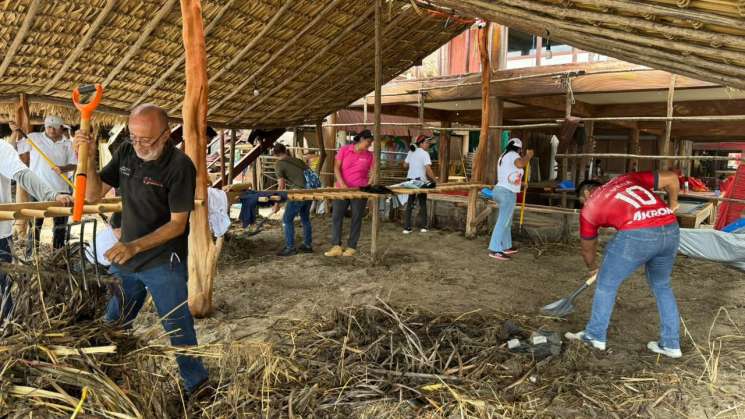 Refuerzan apoyo a Isla Chacahua tras paso del huracán Erick  