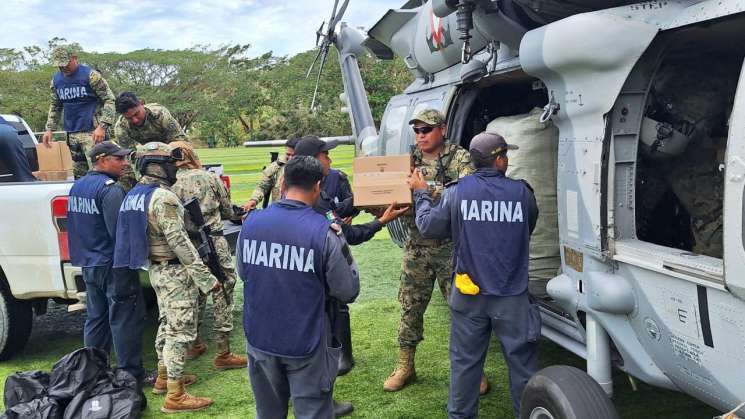 Refuerzan atención médica en Pinotepa Nacional con apoyo aéreo 