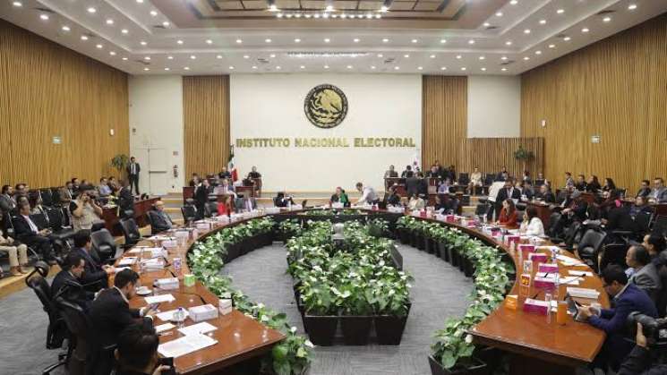 Anula INE elección a 46 ministros y jueces por promedio académico