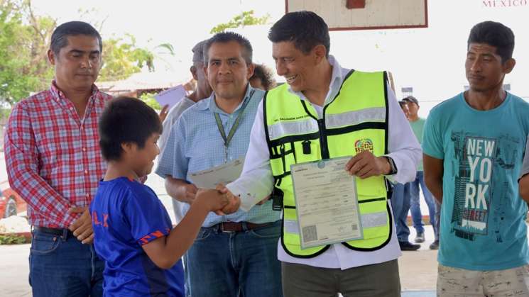 Garantiza Salomón Jara apoyo total a personas damnificadas 