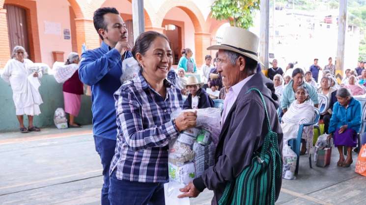 Entrega DIF Oaxaca 23 mil 580 canastas alimentarias a familias 