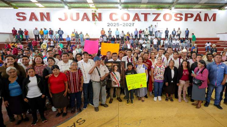 10 mdp para pavimentación de camino en San Juan Coatzóspam:S.J.