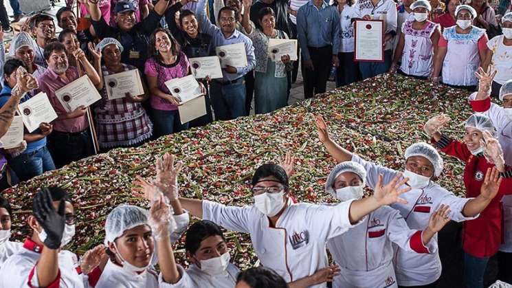 Oaxaca prepara récord Guinness con tlayuda más grande del mundo