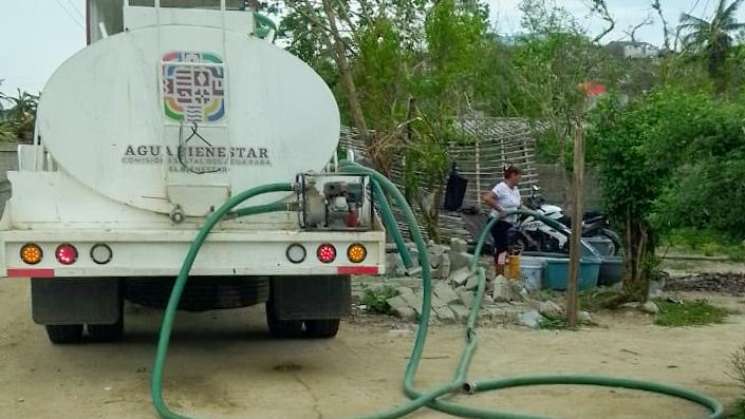 Sigue distribución de agua potable en zonas afectadas por Erick 