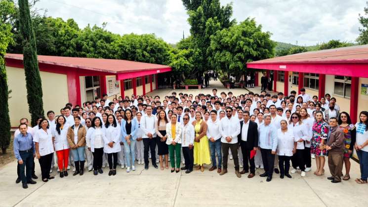 Certifica SSO al COBAO de San Pablo Huitzo promotora de Salud