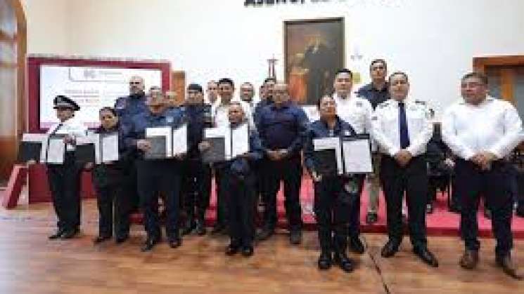 Incrementan salarios de policías en Oaxaca; se mejorará pensiones