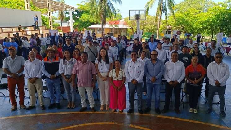 Realizan Feria Nacional del Empleo en Puerto Escondido 