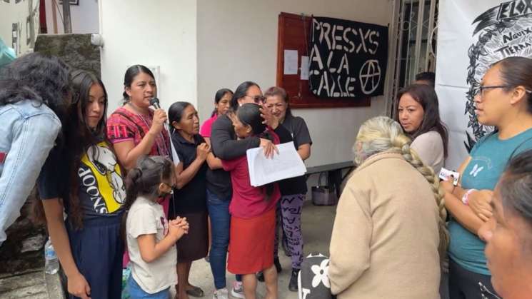 Juez determina libertad  a maestra Olga Maribel de Eloxochitlan 