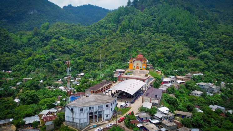 Se fortalece la  infraestructura educativa en Camotlán:SJC