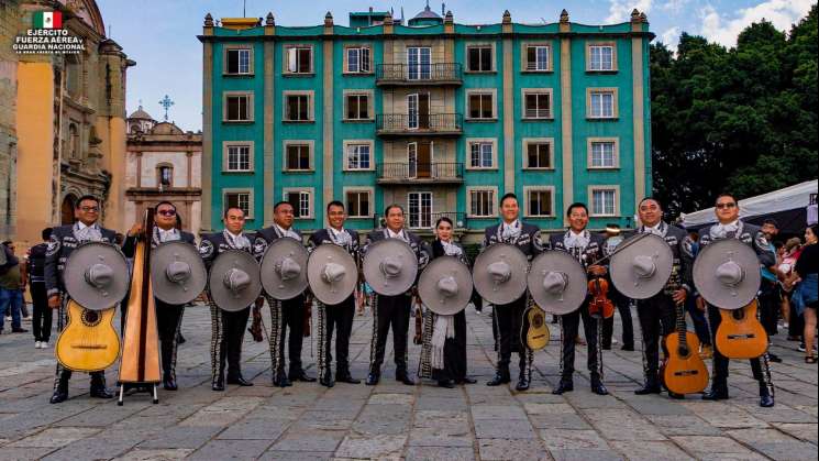 Celebra Guardia Nacional 6 años en Oaxaca con música de mariachi 