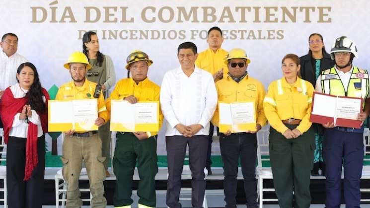 Reconoce S.J valentía y servicio de combatientes forestales