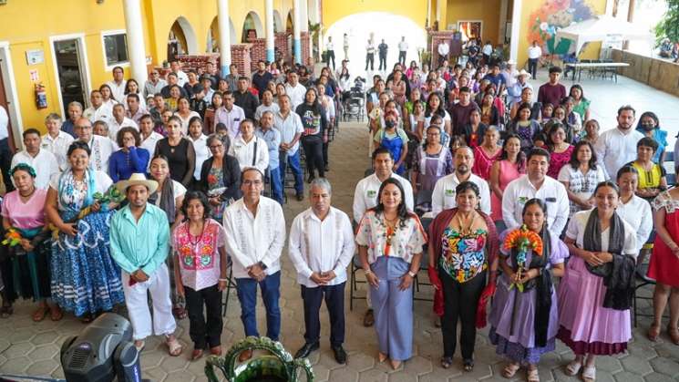 Santa María Atzompa muestra su Expo Feria Artesanal 