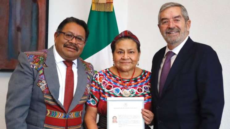 Rigoberta Menchú recibe nacionalidad mexicana