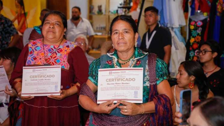 Entregan Premio Estatal de Arte Popular “Benito Juárez