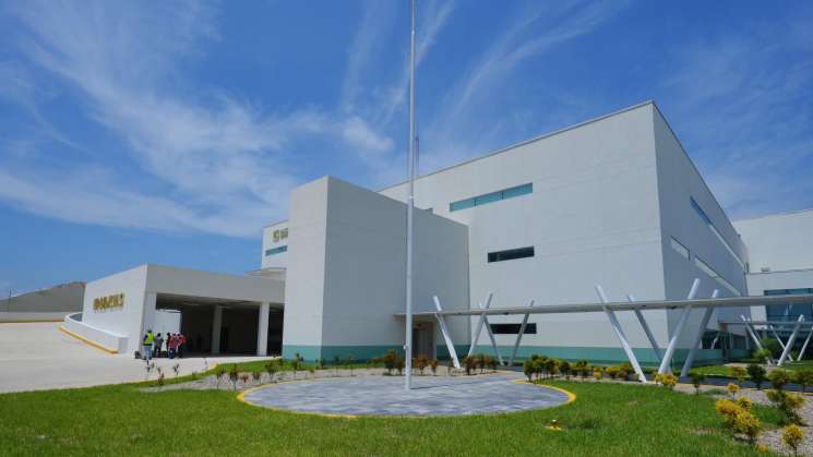 Sheimbaum supervisa hospital IMSS Bienestar Tuxtepec 