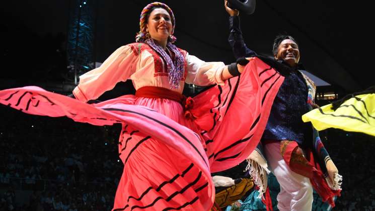 Guelaguetza vespertina con esplendor cultural y tradición