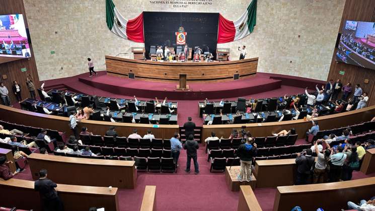 Congreso aprueba desaparición de poderes en San Mateo Piñas