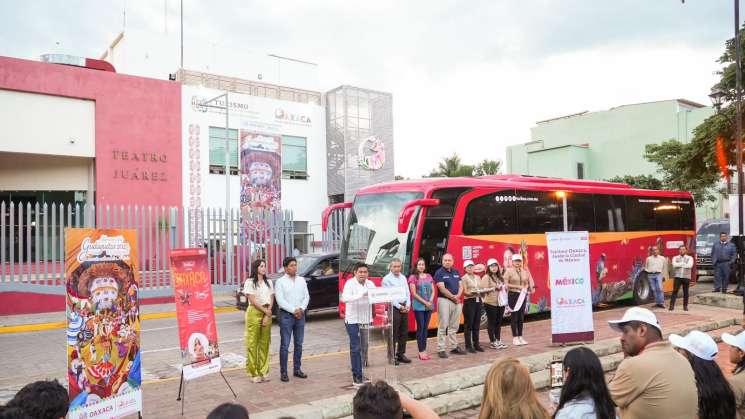 Arriba primer viaje del Turitour Oaxaca a la capital del estado  