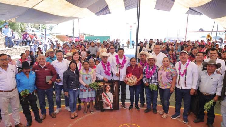 Lleva Salomón Jara bienestar a San Pablo Cuatro Venados 