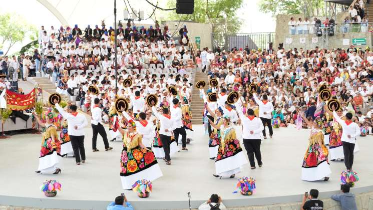 Oaxaca celebra con orgullo la Octava del Lunes del Cerro