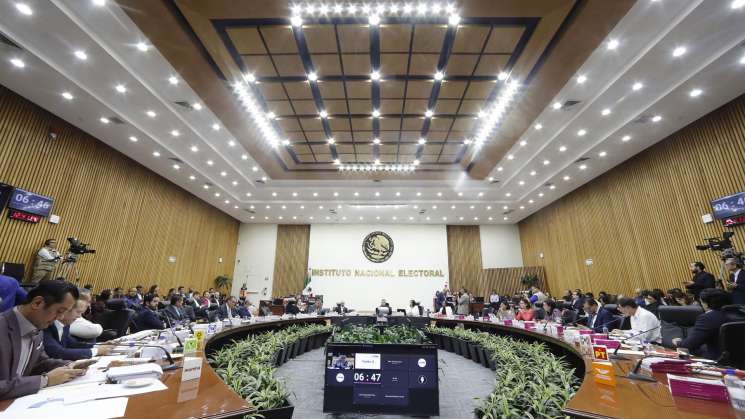 INE multa a ministros electos que aparecieron en acordeon