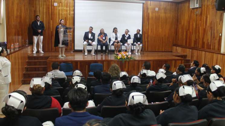 Egresan nuevos profesionales de enfermería del Hospital General 