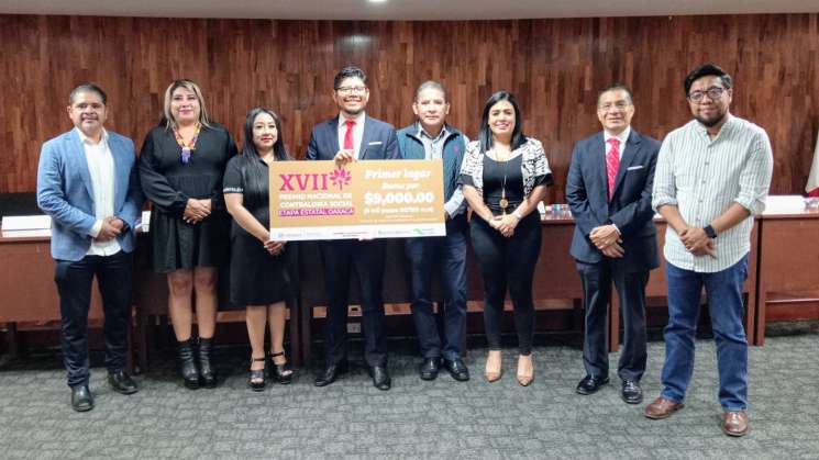 Entrega Secretaría de Honestidad Premio Nacional de Contraloría 