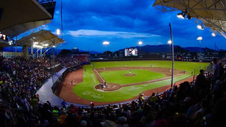 Guerreros de Oaxaca pega primero en el Eduardo Vasconcelos 