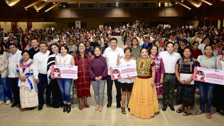 Apoya Salomón Jara a emprendedoras oaxaqueñas 