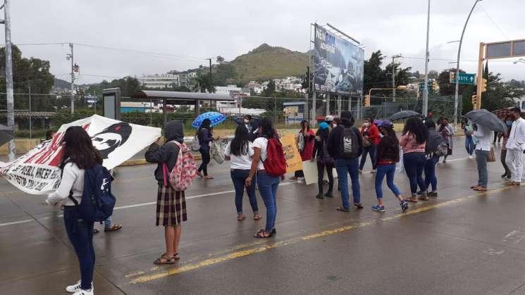 En Oaxaca denuncian opacidad en admisión en normales de Oaxaca 