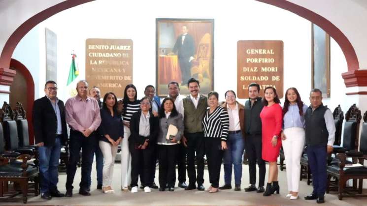 Cabildo de Oaxaca de Juárez conmemora Día de la Juventud.  