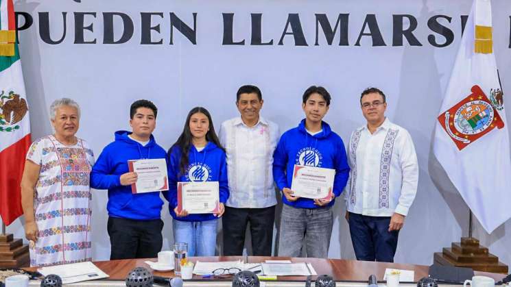 Reconoce Salomón Jara juventud oaxaqueña  con becas