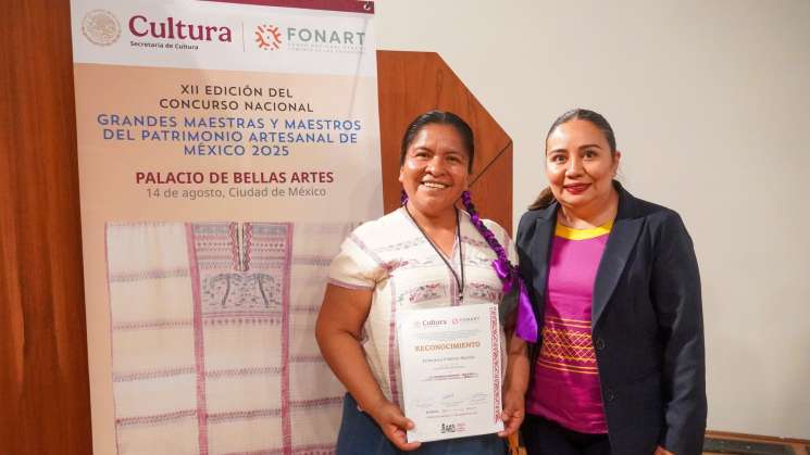 La artesana de Oaxaca Francisca Palafox recibe Galardón Nacional