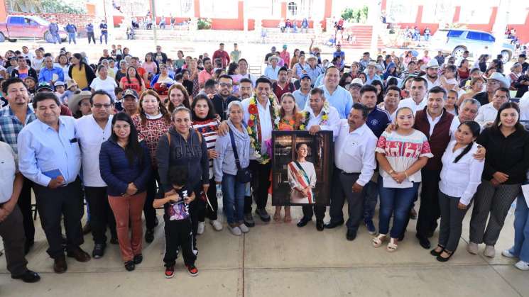 Salomón Jara apoya el progreso de Santiago Ayuquililla