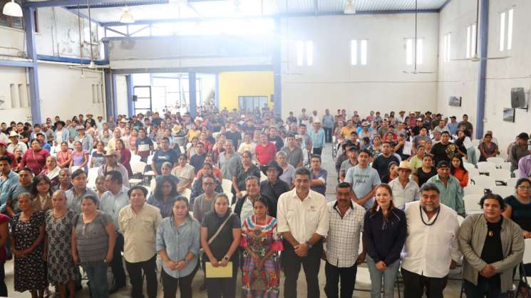 Acompaña gobierno a Villa Hidalgo Yalalag por plagio de adidas