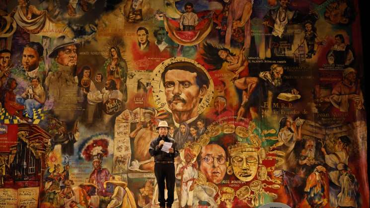 Develan Núú Núndúva, segundo telón del Teatro Macedonio Alcalá 