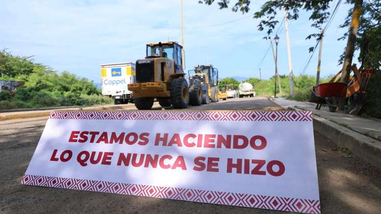 Salomón Jara inicia rehabilitación asfáltica de Ixtaltepec 