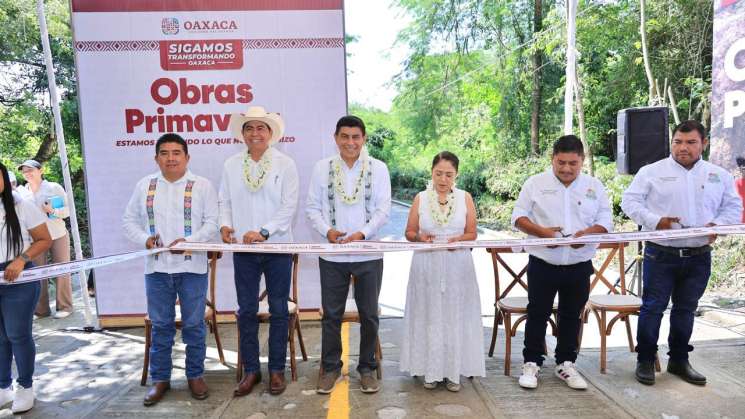 Con costo de 12 mdp, Salomón Jara entrega camino en Huatulco