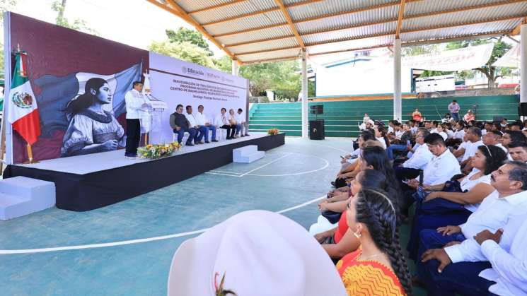 Inaugura Salomón Jara aulas reconstruidas en CBTa 10 de Pinotepa
