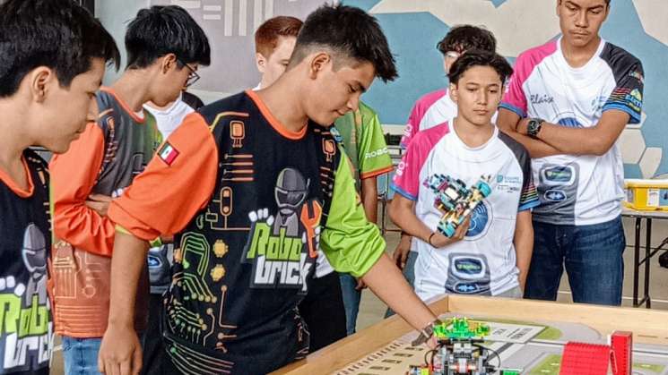 Estudiante oaxaqueño destaca en robótica a nivel mundial