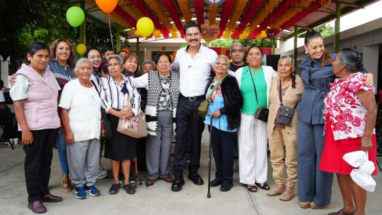 Oaxaca de Juárez celebra a las y los abuelos con un homenaje 