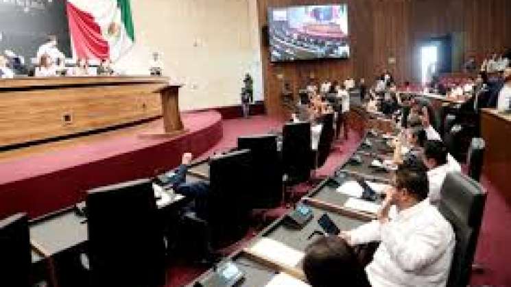 Oaxaca aprueba ley para capacitar a operadores de grúas 